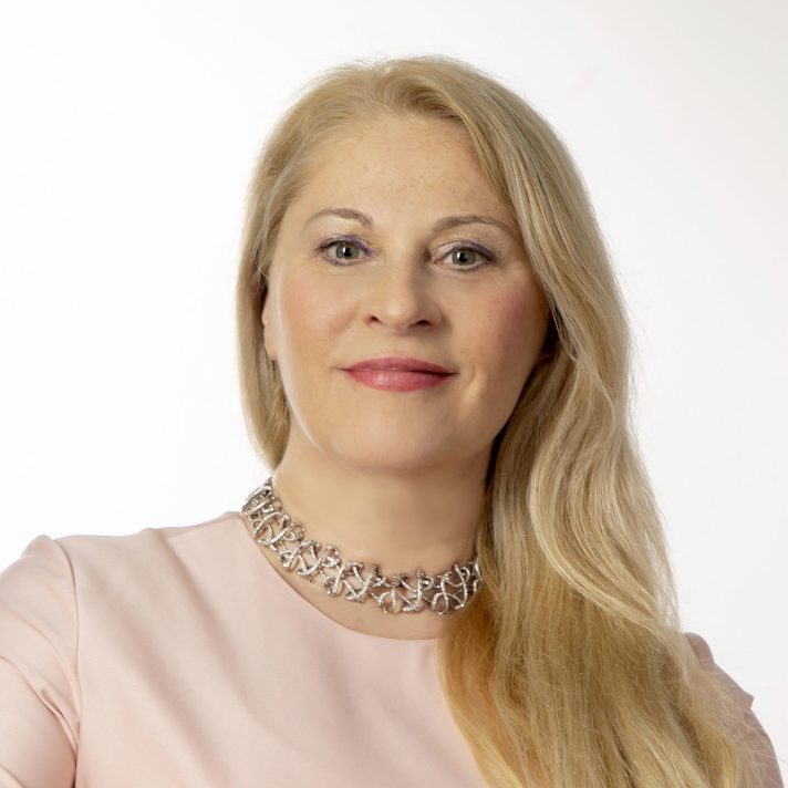 Das Bild zeigt die VHS-Dozentin Ewa Latoszek.